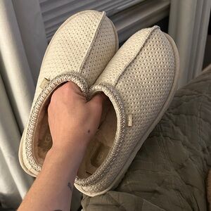 UGG womens cream rare Slip-On slippers